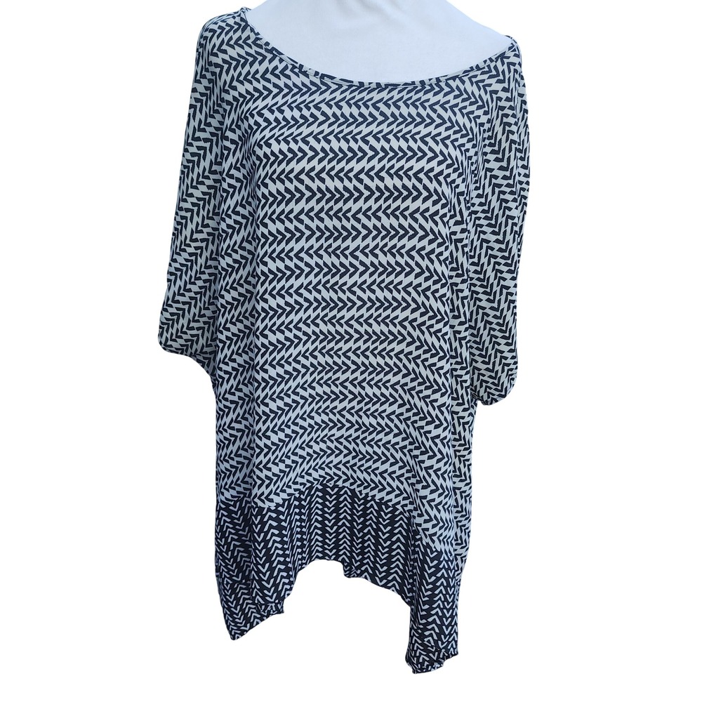 Cato Woman Black White Chevron Tunic Top Plus Size 26/28W Dolman High Low Hem
